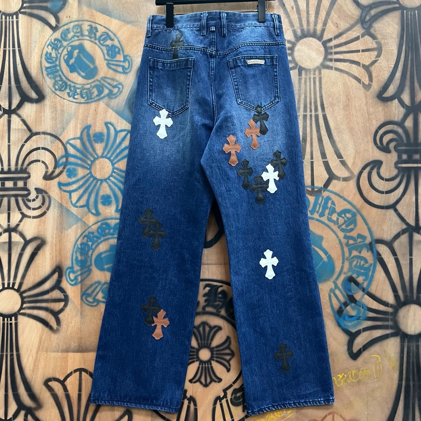 P720 Chrome Hearts Limited Series New City Limited Jeans Chrome Hearts City Limited Jeans vintage levis American made 501 505 517 base version remake Levis American made 501 base version Imported sheepskin 925 silver remake Customers provide waist and trousers length or height and weight The studio will select the most suitable base version for you to remake There are many people doing remakes in the market Don’t belittle or comment The difference is visible to the naked eye See more and compare for yourself #CHROME HEARTS Unisex style